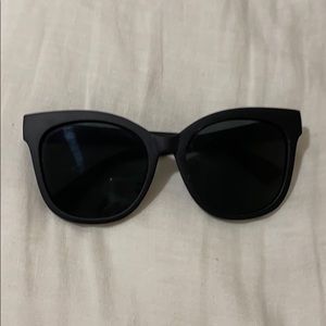QUAY black sunglasses